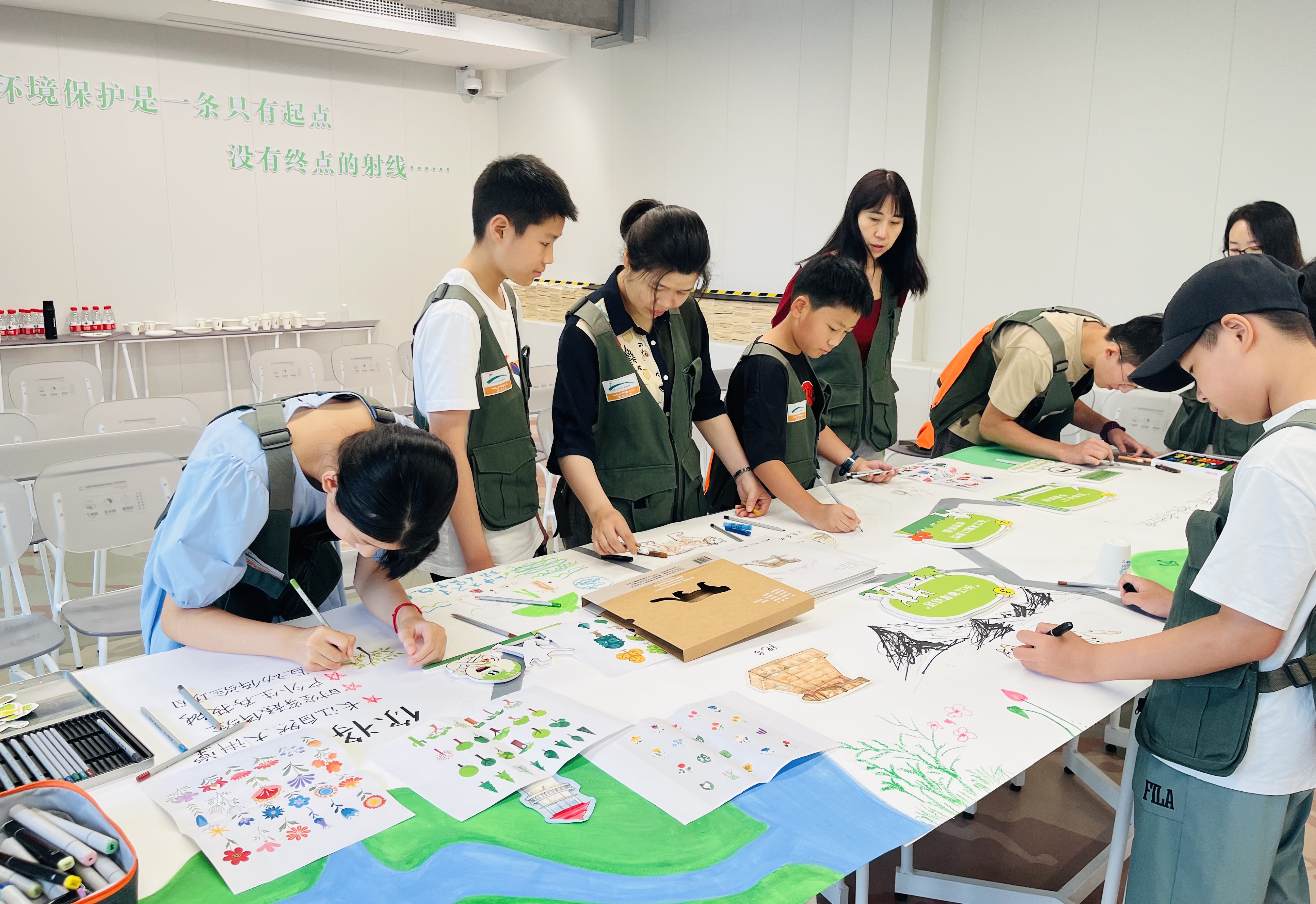 “万里长江穿越”环保公益亲子活动现场